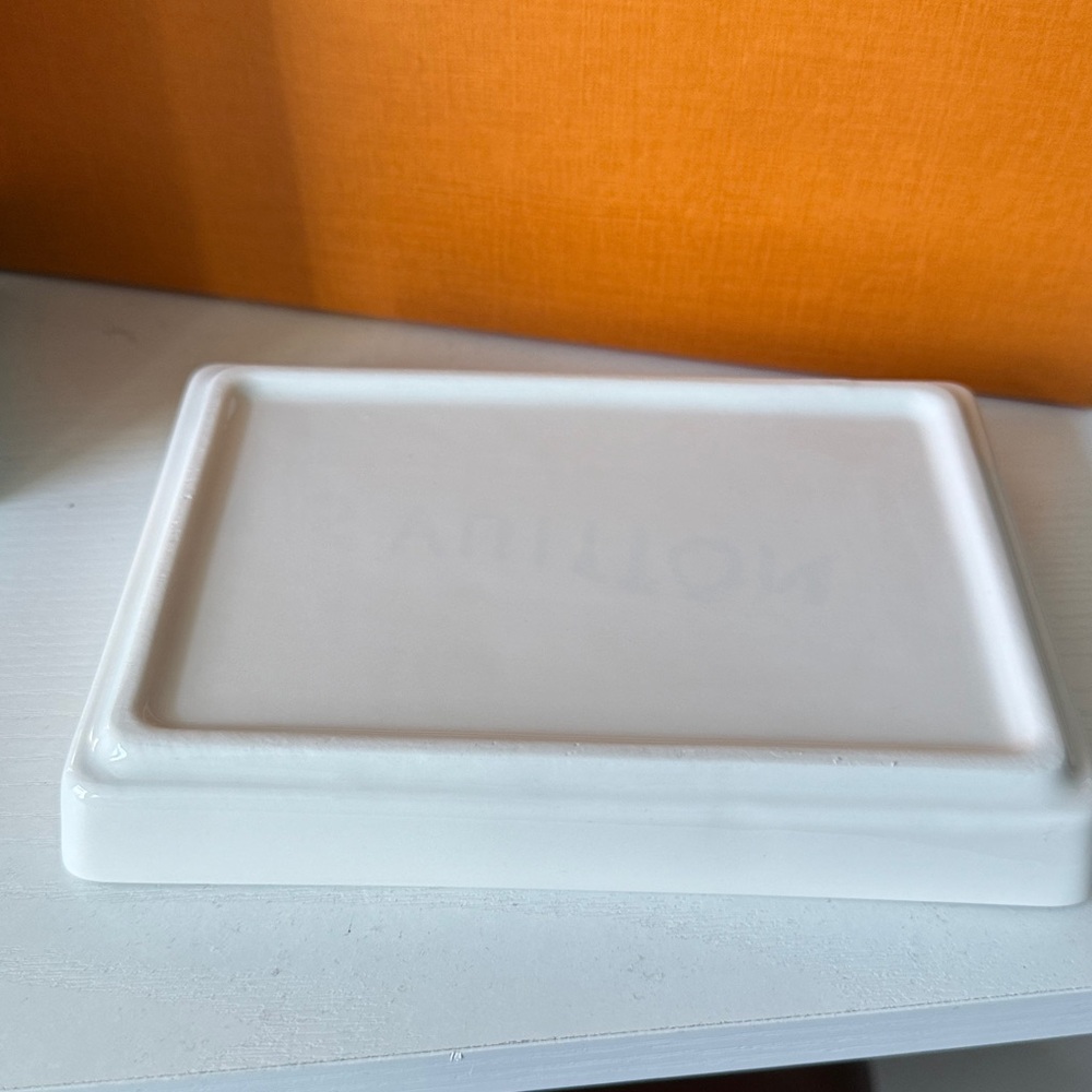 Beautiful Home Decor Entry Table Ceramic “Hairdresser” Dish Plate NWT - Picture 2 of 2